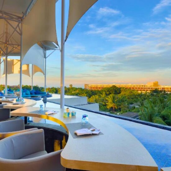 De Vins sky Header Image